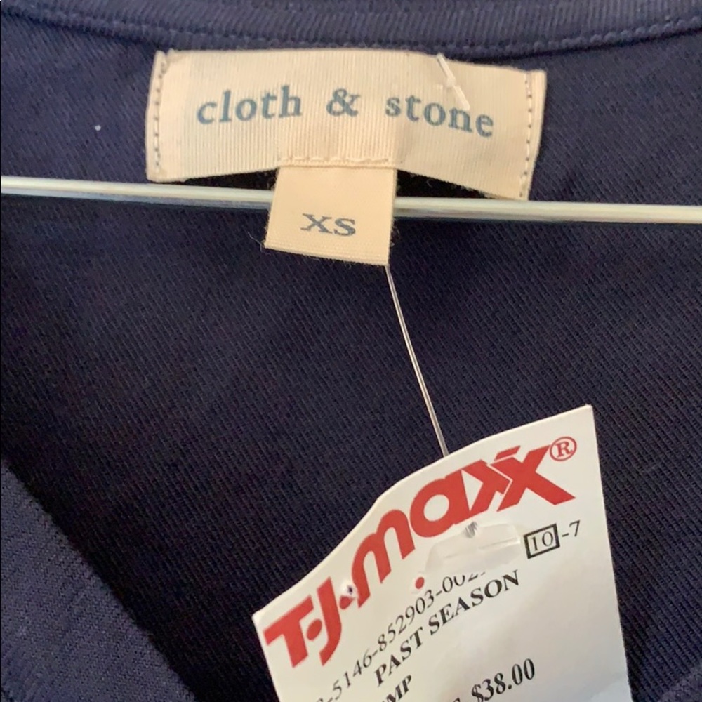 Top nwt cloth and stone.